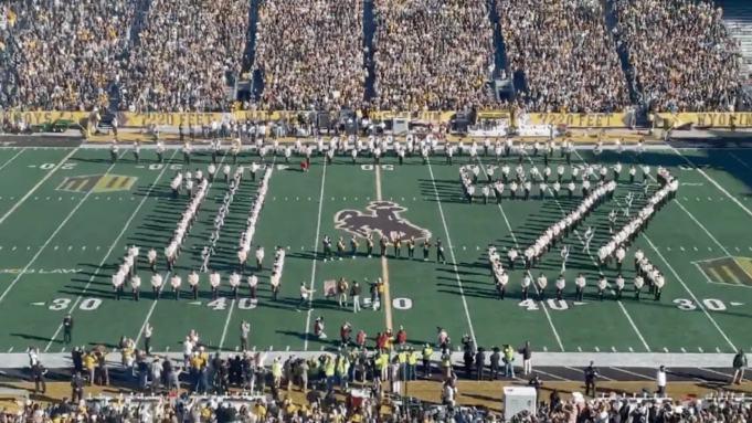 Ο Τζος Άλεν είχε την πιο κρύα γραμμή κατά τη διάρκεια της τελετής συνταξιοδότησής του στο Wyoming Jersey
| presscode.gr