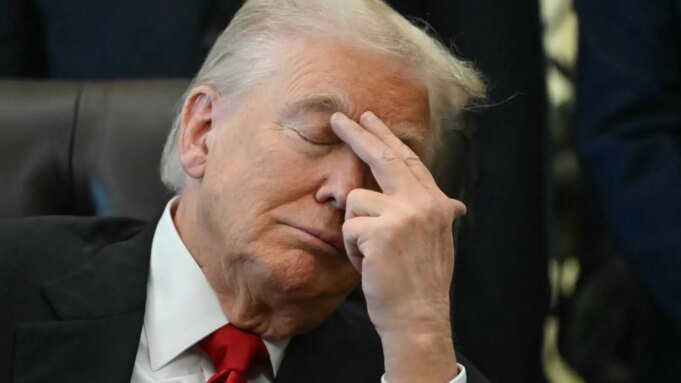 Ο Τραμπ υπογράφει το νομοσχέδιο για τα αρχεία του Έπσταϊν Ο Τραμπ υπογράφει το νομοσχέδιο για τα αρχεία του Έπσταϊν αφού απέτυχε να πείσει τους MAGA Diehards να το παρατήσουν
| presscode.gr