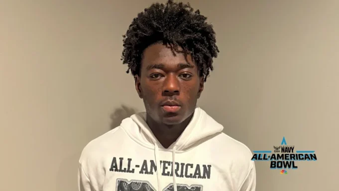 Ο αμυντικός μπακ Άλεν Έβανς τιμήθηκε ως Παναμερικανός του Πολεμικού Ο αμυντικός μπακ Άλεν Έβανς τιμήθηκε ως Παναμερικανός του Πολεμικού Ναυτικού το 2026
| presscode.gr