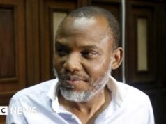 Ο ηγέτης των αυτονομιστών της Νιγηρίας καταδικάστηκε για τρομοκρατία
| presscode.gr Ο ηγέτης των αυτονομιστών της Νιγηρίας καταδικάστηκε για τρομοκρατία
| presscode.gr