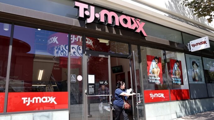 Ο ιδιοκτήτης του TJ Maxx και του Marshalls αυξάνει τις Ο ιδιοκτήτης του TJ Maxx και του Marshalls αυξάνει τις προοπτικές καθώς ο Διευθύνων Σύμβουλος λέει ότι η περίοδος των εορτών ξεκινά με «δυνατό ξεκίνημα»
| presscode.gr