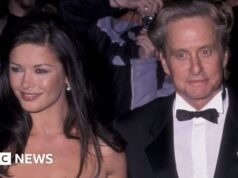 Ο κόσμος είπε ότι δεν θα αντέξουμε ποτέ – η Ζέτα Τζόουνς και ο Ντάγκλας στην 25η επέτειο
| presscode.gr Ο κόσμος είπε ότι δεν θα αντέξουμε ποτέ - η Ζέτα Τζόουνς και ο Ντάγκλας στην 25η επέτειο
| presscode.gr