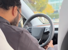 Ο οδηγός ασφαλείας της Tesla αποκοιμιέται κατά τη διάρκεια της βόλτας με ρομποταξί επιβάτη
| presscode.gr Ο οδηγός ασφαλείας της Tesla αποκοιμιέται κατά τη διάρκεια της βόλτας με ρομποταξί επιβάτη
| presscode.gr