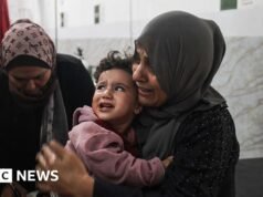 Οι ισραηλινές επιδρομές σε όλη τη Γάζα σκοτώνουν 22 Παλαιστίνιους, λένε αξιωματούχοι της ιατρικής και της πολιτικής άμυνας
| presscode.gr Οι ισραηλινές επιδρομές σε όλη τη Γάζα σκοτώνουν 22 Παλαιστίνιους, λένε αξιωματούχοι της ιατρικής και της πολιτικής άμυνας
| presscode.gr