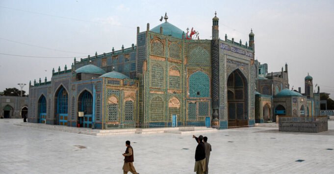 Οι ουλές στο Μπλε Τζαμί αποκαλύπτουν τα ρήγματα του Αφγανιστάν Οι ουλές στο Μπλε Τζαμί αποκαλύπτουν τα ρήγματα του Αφγανιστάν
| presscode.gr