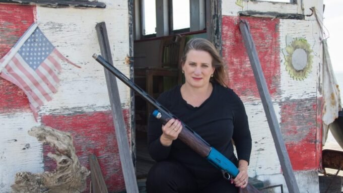 Περισσότεροι φιλελεύθεροι, έγχρωμοι και LGBTQ Αμερικανοί λένε ότι αγοράζουν όπλα από φόβο
| presscode.gr