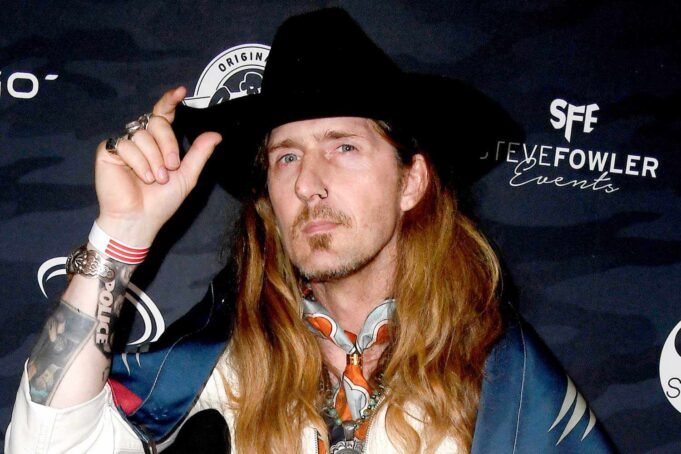 Πρώην διαγωνιζόμενος του «American Idol» συνελήφθη με την κατηγορία του σεξ με ανήλικη
| presscode.gr