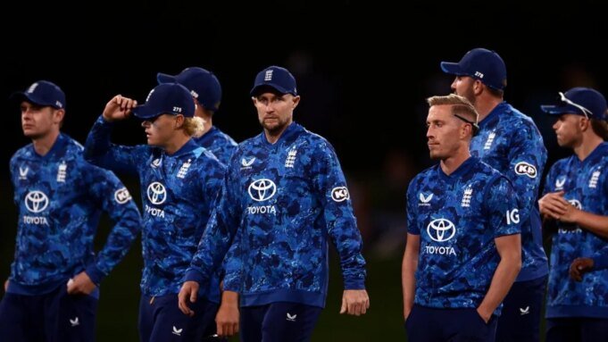 England leave the field after losing the first ODI against New Zealand