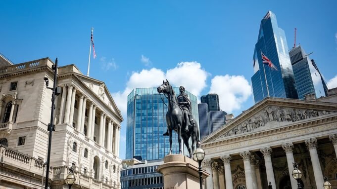 Πότε θα πέσουν τα επιτόκια; Προβλέψεις για μείωση του βασικού επιτοκίου
| presscode.gr