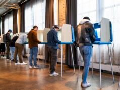 Πώς θα μπορούσε ο Τραμπ να παρέμβει στα ενδιάμεσα; Δείτε τι παρακολουθούν οι ψηφοφόροι
| presscode.gr Πώς θα μπορούσε ο Τραμπ να παρέμβει στα ενδιάμεσα; Δείτε τι παρακολουθούν οι ψηφοφόροι
| presscode.gr