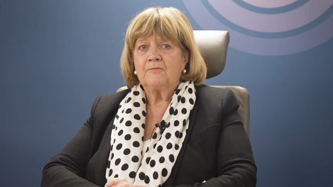 Πώς πραγματικά συγκρίνεται ο αριθμός των νεκρών στη Βρετανία με Πώς πραγματικά συγκρίνεται ο αριθμός των νεκρών στη Βρετανία με τον υπόλοιπο κόσμο; Καθώς το Covid Inquiry εκδίδει καταδικαστική ετυμηγορία για την απάντηση της κυβέρνησης «πολύ λίγη, πολύ αργά» και ισχυρίζεται ότι 23.000 ζωές θα μπορούσαν να είχαν σωθεί
| presscode.gr