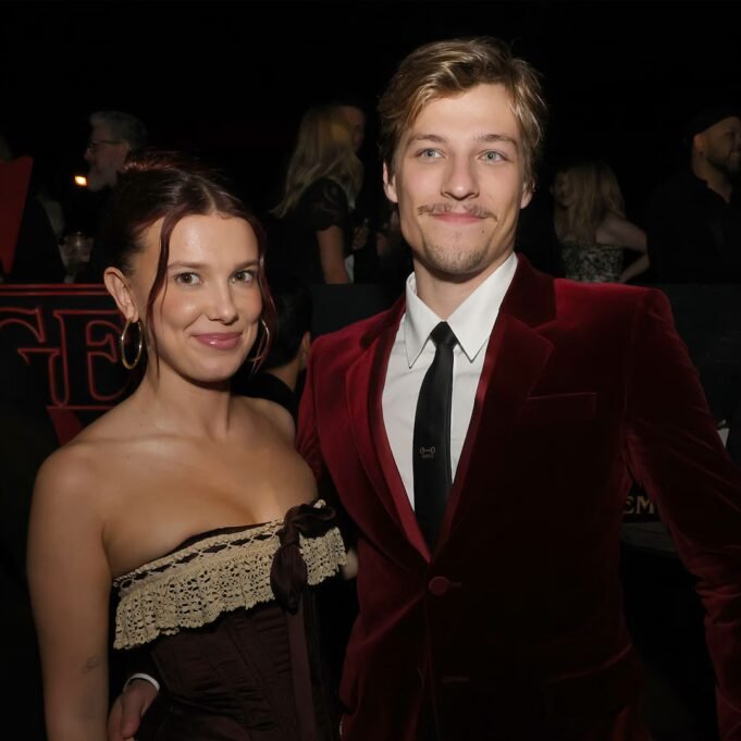 Συνέντευξη στο Baby Adorably Crashes των Millie Bobby Brown και Συνέντευξη στο Baby Adorably Crashes των Millie Bobby Brown και Jake Bongiovi
| presscode.gr