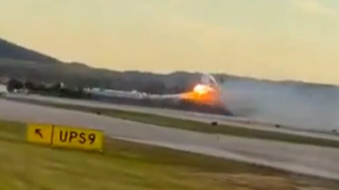 Συντριβή αεροπλάνου της UPS στο Λούισβιλ του Κεντάκι | presscode.gr Συντριβή αεροπλάνου της UPS στο Λούισβιλ του Κεντάκι
| presscode.gr