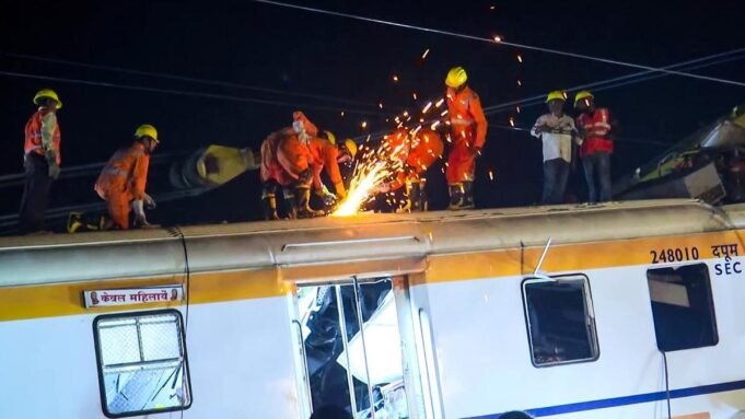 Σύγκρουση Chhattisgarh: Το πλήρωμα απέτυχε να ελέγξει την επιβατική αμαξοστοιχία Google Preferred Source