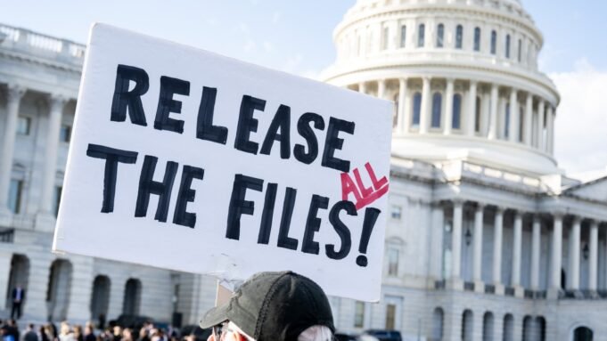 Τα δεξιά μέσα ενημέρωσης αρνούνται την τελευταία έκδοση του εγγράφου Τα δεξιά μέσα ενημέρωσης αρνούνται την τελευταία έκδοση του εγγράφου του Epstein
| presscode.gr