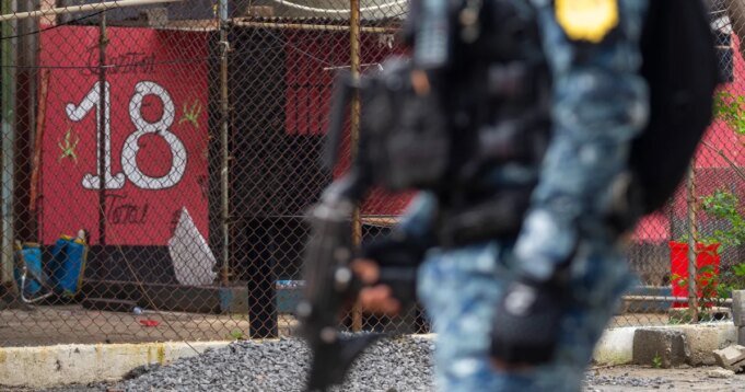 Το FBI θα βοηθήσει στον εντοπισμό των φυγόδικων αρχηγών συμμοριών Το FBI θα βοηθήσει στον εντοπισμό των φυγόδικων αρχηγών συμμοριών Barrio 18, λέει η Γουατεμάλα
| presscode.gr