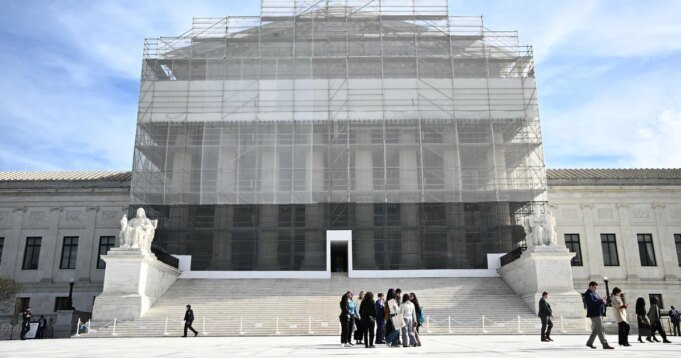 Το Ανώτατο Δικαστήριο ακούει σήμερα επιχειρήματα σχετικά με τους δασμούς Το Ανώτατο Δικαστήριο ακούει σήμερα επιχειρήματα σχετικά με τους δασμούς του Τραμπ
| presscode.gr