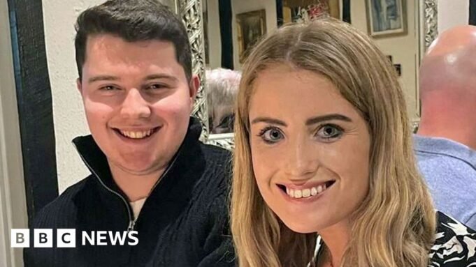 «Το να βλέπεις φίλους να πίνουν σφηνάκια επαναφέρει τον θάνατο της αδερφής της από μεθανόλη»
| presscode.gr