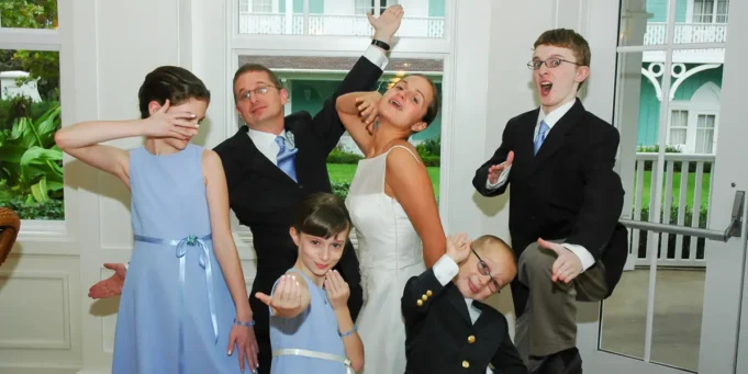 Το να γίνω θετή μαμά με δίδαξε ότι ο ρόλος μου είναι να είμαι ένας έμπιστος ενήλικας. Είμαι εκεί για όταν δεν θέλουν να τηλεφωνήσουν στους γονείς τους.
| presscode.gr