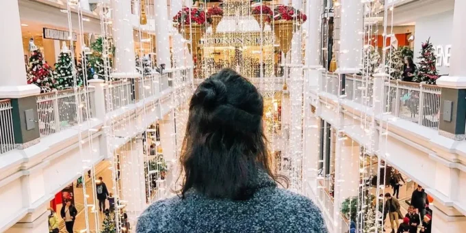 I live in a Canadian town where hundreds of Hallmark movies are filmed. Here's what it's like, fake snow and all. | presscode.gr