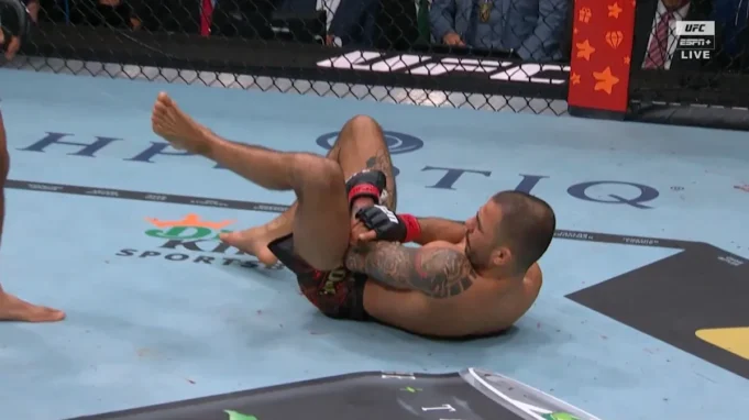 UFC 323: Ο φρικτός τραυματισμός τερματίζει γρήγορα τον Alexandre Pantoja UFC 323: Ο φρικτός τραυματισμός τερματίζει γρήγορα τον Alexandre Pantoja εναντίον του Joshua Van
| presscode.gr