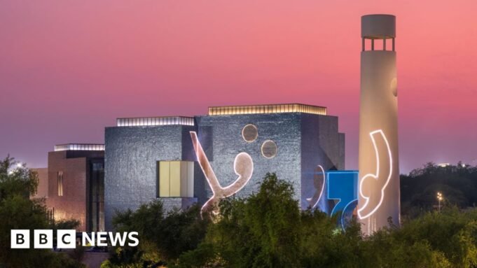 Ένα νέο μουσείο στη Ντόχα τιμά τον θρύλο της Ινδικής Ένα νέο μουσείο στη Ντόχα τιμά τον θρύλο της Ινδικής τέχνης MF Husain
| presscode.gr