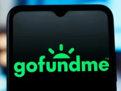 Ένας 88χρονος δούλευε 5 μέρες την εβδομάδα σε σούπερ μάρκετ. Στη συνέχεια, άγνωστοι συγκέντρωσαν σχεδόν 2 εκατομμύρια δολάρια για να μπορέσει τελικά να συνταξιοδοτηθεί.
| presscode.gr Ένας 88χρονος δούλευε 5 μέρες την εβδομάδα σε σούπερ μάρκετ. Στη συνέχεια, άγνωστοι συγκέντρωσαν σχεδόν 2 εκατομμύρια δολάρια για να μπορέσει τελικά να συνταξιοδοτηθεί.
| presscode.gr