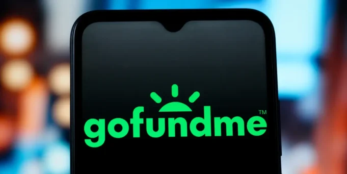 Ένας 88χρονος δούλευε 5 μέρες την εβδομάδα σε σούπερ μάρκετ. Ένας 88χρονος δούλευε 5 μέρες την εβδομάδα σε σούπερ μάρκετ. Στη συνέχεια, άγνωστοι συγκέντρωσαν σχεδόν 2 εκατομμύρια δολάρια για να μπορέσει τελικά να συνταξιοδοτηθεί.
| presscode.gr