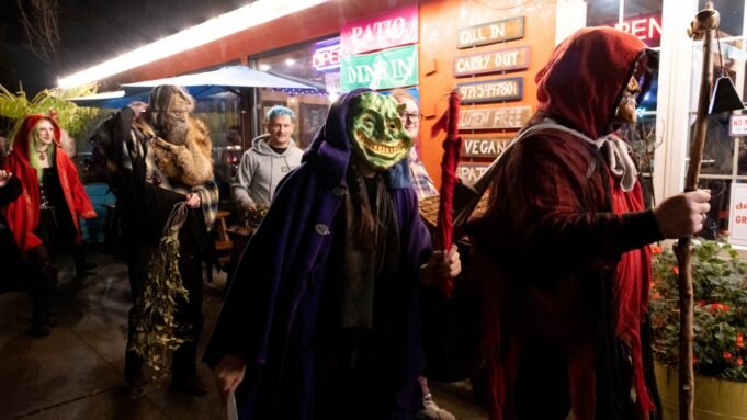 Όταν τα Χριστούγεννα είναι λίγο πολύ φωτεινά ... κοιτάξτε στον Όταν τα Χριστούγεννα είναι λίγο πολύ φωτεινά ... κοιτάξτε στον Krampus
| presscode.gr