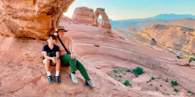 Αρνούμαι να δώσω στον 11χρονο γιο μου ένα κινητό τηλέφωνο, παρόλο που όλοι οι άλλοι στο σχολείο έχουν ένα. Δυσκολεύομαι να κρατήσω τη θέση μου.
| presscode.gr