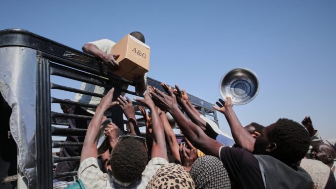 Αρχηγός ανθρωπιστικής βοήθειας του ΟΗΕ: Ο κόσμος πρέπει να «ξυπνήσει» Αρχηγός ανθρωπιστικής βοήθειας του ΟΗΕ: Ο κόσμος πρέπει να «ξυπνήσει» και να βοηθήσει να σταματήσει η βία στο Σουδάν
| presscode.gr