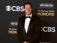 Γνωρίστε τον David Ellison, τον 42χρονο CEO της Paramount Skydance που προσπαθεί να ρίξει ένα κλειδί μαϊμού στο σχέδιο του Netflix
| presscode.gr Γνωρίστε τον David Ellison, τον 42χρονο CEO της Paramount Skydance που προσπαθεί να ρίξει ένα κλειδί μαϊμού στο σχέδιο του Netflix
| presscode.gr