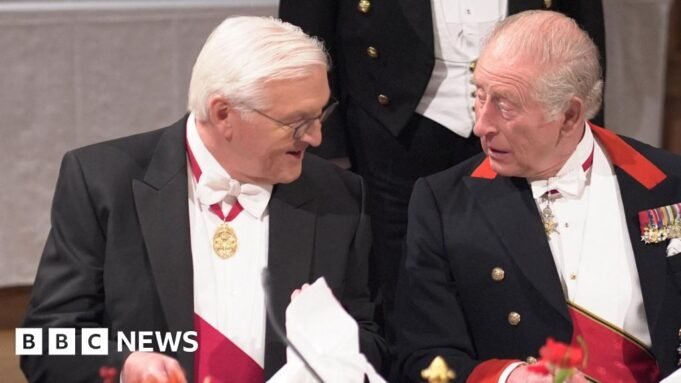 Δείπνο, βασιλική οικογένεια και Starmer την πρώτη ημέρα της κρατικής επίσκεψης στη Γερμανία
| presscode.gr