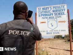 Εκατό απαχθέντες μαθητές αφέθηκαν ελεύθεροι στη Νιγηρία
| presscode.gr Εκατό απαχθέντες μαθητές αφέθηκαν ελεύθεροι στη Νιγηρία
| presscode.gr