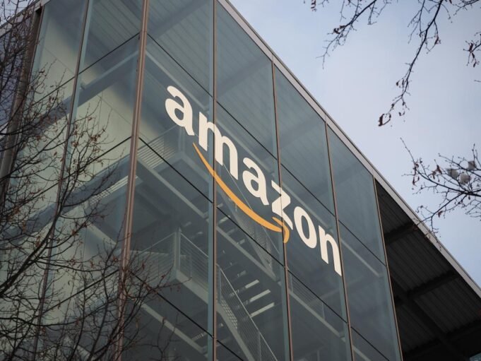 Η Amazon φέρεται να εξετάζει το ενδεχόμενο να τερματίσει τις Η Amazon φέρεται να εξετάζει το ενδεχόμενο να τερματίσει τις σχέσεις με την Ταχυδρομική Υπηρεσία των ΗΠΑ
| presscode.gr