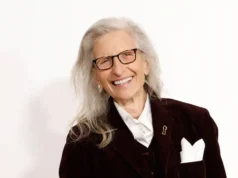 Η Annie Leibovitz, 76 ετών, λέει ότι το να είναι μεγαλύτερη μαμά σημαίνει ότι οι κόρες της την πιέζουν να φροντίσει τον εαυτό της
| presscode.gr Η Annie Leibovitz, 76 ετών, λέει ότι το να είναι μεγαλύτερη μαμά σημαίνει ότι οι κόρες της την πιέζουν να φροντίσει τον εαυτό της
| presscode.gr