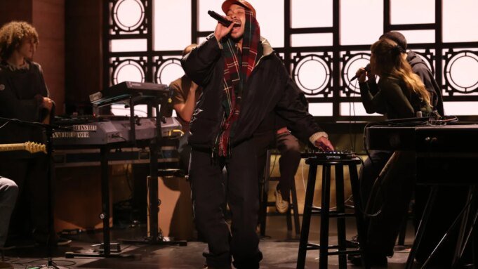 Η Ντιζόν λέει ότι αυτό το αναγνωρισμένο μεταμοντέρνο μυθιστόρημα τον Η Ντιζόν λέει ότι αυτό το αναγνωρισμένο μεταμοντέρνο μυθιστόρημα τον έστειλε στην «ψύχωση»
| presscode.gr