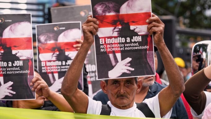 Η Ονδούρα ζητά τη σύλληψη του πρώην προέδρου Ερνάντες μετά Η Ονδούρα ζητά τη σύλληψη του πρώην προέδρου Ερνάντες μετά τη χάρη του Τραμπ
| presscode.gr