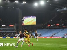 Η αστυνομία δεν ήθελε να υπονοήσει ότι η εβραϊκή κοινότητα υποστήριξε την απαγόρευση των θαυμαστών του Τελ Αβίβ, λέει η δύναμη
| presscode.gr Η αστυνομία δεν ήθελε να υπονοήσει ότι η εβραϊκή κοινότητα υποστήριξε την απαγόρευση των θαυμαστών του Τελ Αβίβ, λέει η δύναμη
| presscode.gr