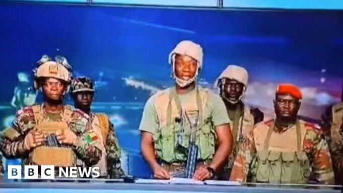 Κυνήγι σε εξέλιξη για τους πραξικοπηματίες του Μπενίν και τους ομήρους τους
| presscode.gr