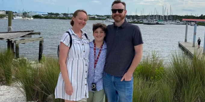 Μεγάλωσα σε ένα σπίτι χωρίς οικογενειακές φωτογραφίες στους τοίχους. Δεν Μεγάλωσα σε ένα σπίτι χωρίς οικογενειακές φωτογραφίες στους τοίχους. Δεν συνειδητοποίησα τι μου έλειπε μέχρι που έγινα ο ίδιος γονιός.
| presscode.gr