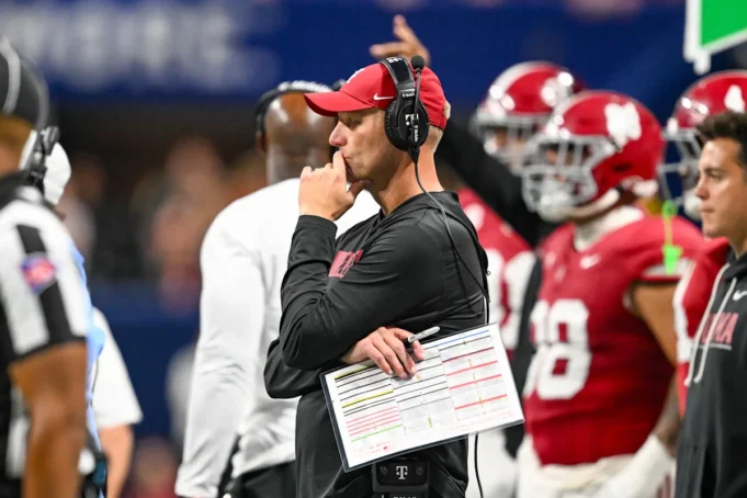 Νικητές και ηττημένοι κολεγιακού ποδοσφαίρου: Πώς πιστεύουμε ότι θα μοιάζει Νικητές και ηττημένοι κολεγιακού ποδοσφαίρου: Πώς πιστεύουμε ότι θα μοιάζει το γήπεδο των Playoff του κολεγιακού ποδοσφαίρου του 2025
| presscode.gr