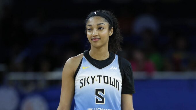 Ο Angel Reese πειράζει την Paige Bueckers για τις επευφημίες του Boyfriend Courtside
| presscode.gr