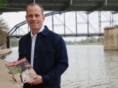 Ο Baylor προσλαμβάνει επίσημα τον Doug McNamee ως νέο AD, δίνει δήλωση για την ένταξη στην Bears
| presscode.gr Ο Baylor προσλαμβάνει επίσημα τον Doug McNamee ως νέο AD, δίνει δήλωση για την ένταξη στην Bears
| presscode.gr