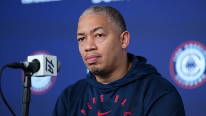 Ο Ty Lue κάνει τα πρώτα σχόλια για το Clippers Ο Ty Lue κάνει τα πρώτα σχόλια για το Clippers που χωρίζει τον Chris Paul
| presscode.gr