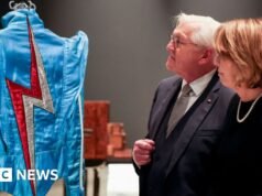 Ο Γερμανός πρόεδρος συγκρίνει τις σχέσεις του Ηνωμένου Βασιλείου μετά το Brexit με το Oasis
| presscode.gr Ο Γερμανός πρόεδρος συγκρίνει τις σχέσεις του Ηνωμένου Βασιλείου μετά το Brexit με το Oasis
| presscode.gr