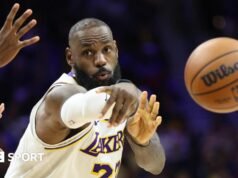 Ο Τζέιμς και ο Ντόντσιτς εμπνέουν τη νίκη των Λέικερς
| presscode.gr Ο Τζέιμς και ο Ντόντσιτς εμπνέουν τη νίκη των Λέικερς
| presscode.gr