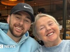 Ο γιος της Pauline Quirke σταρ του Birds of a Feather κάνει φιλανθρωπικό περίπατο 140 χιλιομέτρων για την άνοια
| presscode.gr Ο γιος της Pauline Quirke σταρ του Birds of a Feather κάνει φιλανθρωπικό περίπατο 140 χιλιομέτρων για την άνοια
| presscode.gr