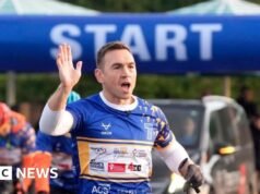 Ο σταρ του ράγκμπι Σίνφιλντ ολοκληρώνει την εξαντλητική πρόκληση υπερμαραθωνίου στη μνήμη του Ρομπ Μπάροου
| presscode.gr Ο σταρ του ράγκμπι Σίνφιλντ ολοκληρώνει την εξαντλητική πρόκληση υπερμαραθωνίου στη μνήμη του Ρομπ Μπάροου
| presscode.gr