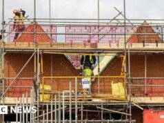 Ο υπουργός παραδέχεται ότι απαιτείται απότομη αύξηση για να επιτευχθεί ο στόχος στέγασης 1,5 εκατ
| presscode.gr Ο υπουργός παραδέχεται ότι απαιτείται απότομη αύξηση για να επιτευχθεί ο στόχος στέγασης 1,5 εκατ
| presscode.gr